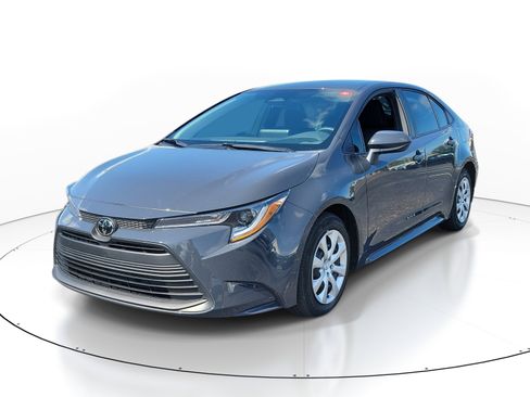Certified 2025 Toyota Corolla LE FWD image 3