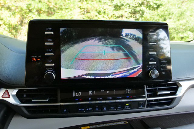 Used 2024 Toyota Sienna XLE w/ XLE Plus Package FWD image 21
