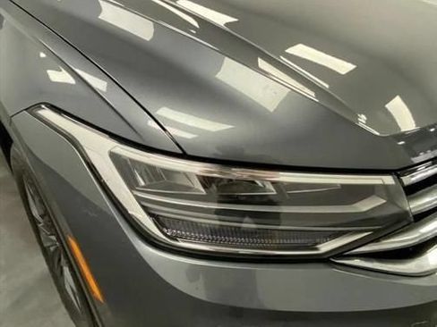 Used 2023 Volkswagen Tiguan SE AWD/4WD image 11