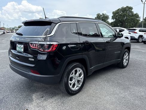 Used 2024 Jeep Compass Latitude AWD/4WD image 5