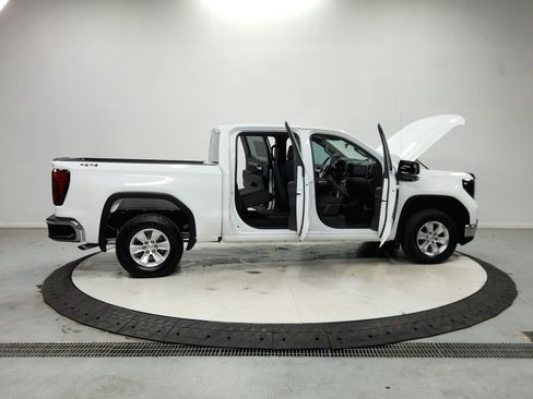 Used 2024 GMC Sierra 1500 SLE AWD/4WD image 17