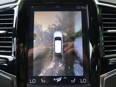 Used 2016 Volvo XC90 T6 Momentum w/ Momentum Plus Package AWD/4WD image 19