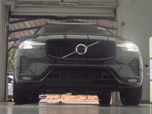 Used 2024 Volvo XC60 B5 Ultimate w/ Protection Package Premier AWD/4WD image 3