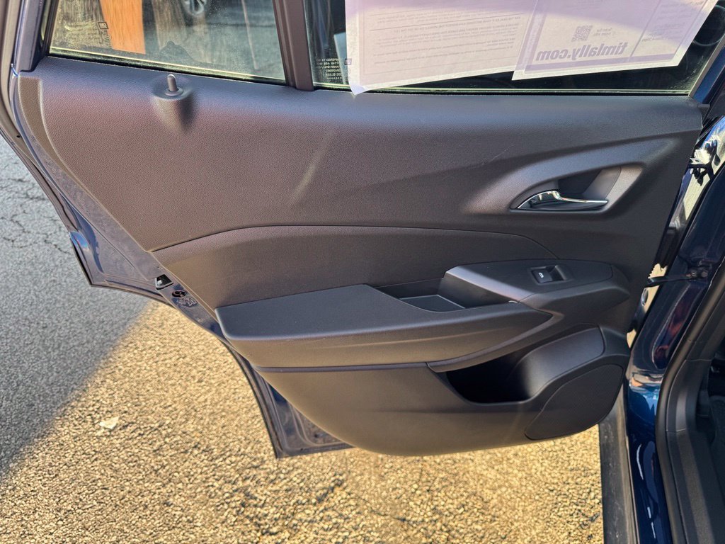 Used 2024 Chevrolet Trax LT w/ Driver Confidence Package FWD image 21