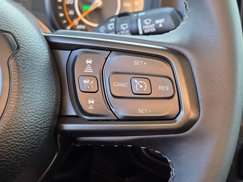 Used 2025 Jeep Wrangler Unlimited Sport AWD/4WD image 29