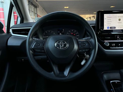 Used 2025 Toyota Corolla LE image 28