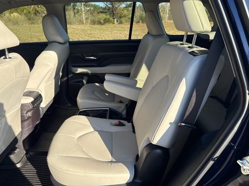 Used 2025 Toyota Grand Highlander AWD image 13