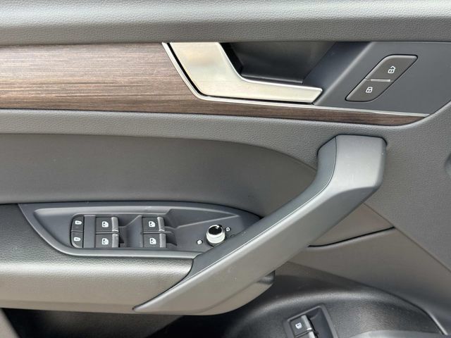 Used 2025 Audi Q5 e Premium AWD/4WD image 26