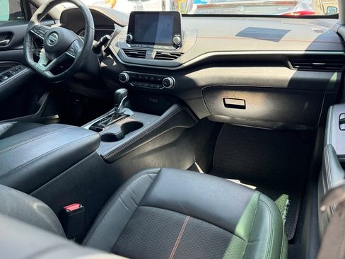 Used 2022 Nissan Altima 2.5 SR w/ Midnight Edition Package FWD image 4