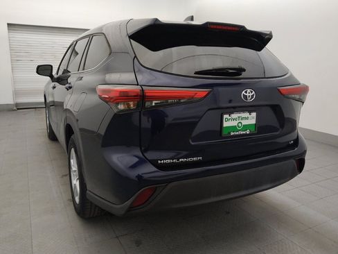 Used 2021 Toyota Highlander LE FWD image 5