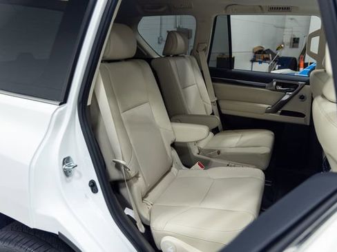 Used 2023 Lexus GX 460 Luxury w/ Sport Design Package AWD/4WD image 25