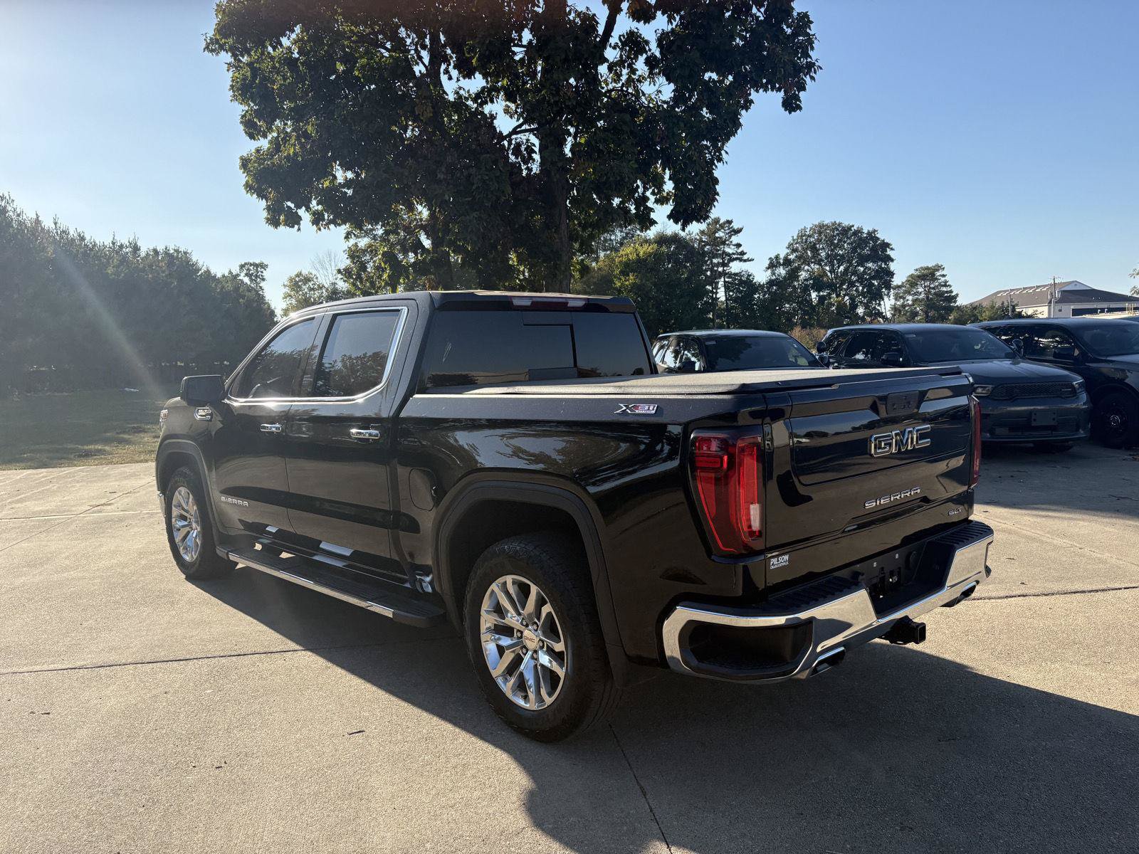 Used 2022 GMC Sierra 1500 SLT w/ SLT Premium Package AWD/4WD image 32