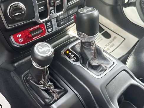 Used 2021 Jeep Wrangler Unlimited Rubicon AWD/4WD image 10