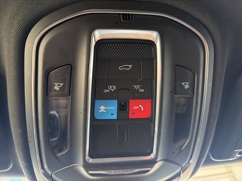 Used 2025 Jeep Grand Cherokee Altitude AWD/4WD image 25