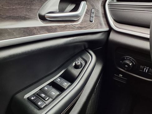 Used 2024 Jeep Grand Cherokee L Limited w/ Luxury Tech Group II image 23