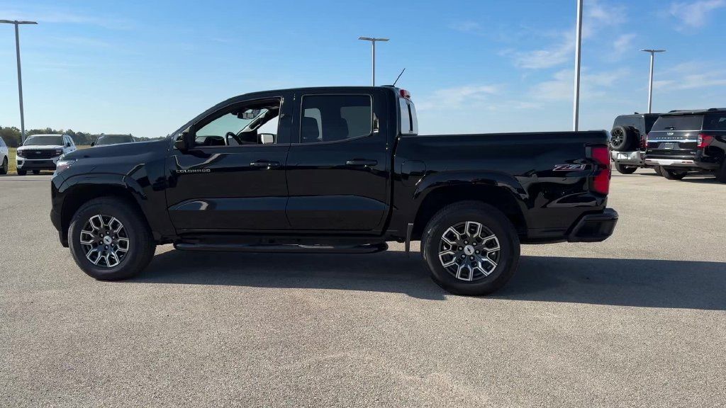 Used 2023 Chevrolet Colorado Z71 w/ Advanced Trailering Package AWD/4WD image 24