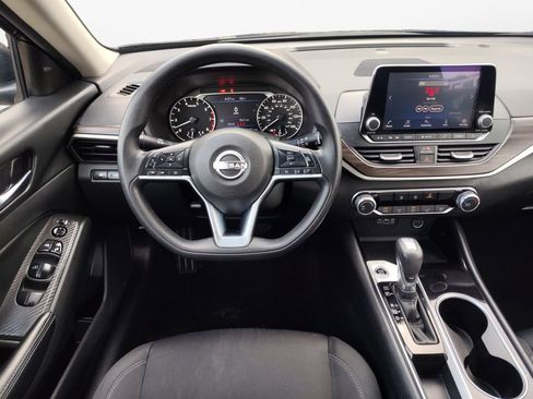 Used 2024 Nissan Altima 2.5 SV image 19