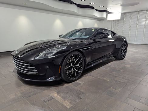 Used 2025 Aston Martin DB12 Coupe image 24