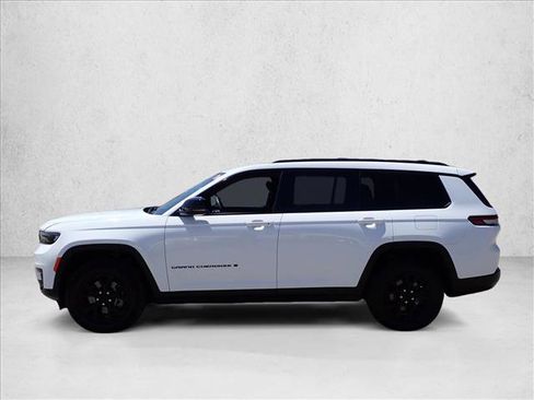 Used 2024 Jeep Grand Cherokee L Laredo AWD/4WD image 2