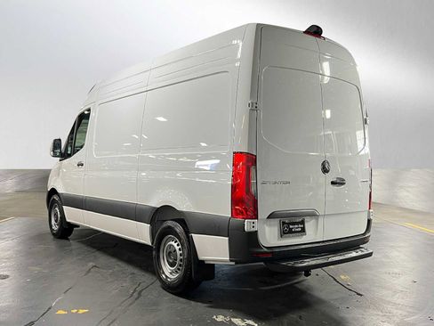 Used 2025 Mercedes-Benz Sprinter 2500 image 5