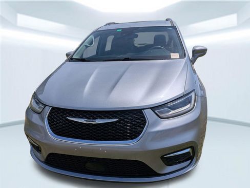 Used 2021 Chrysler Pacifica Touring-L image 5