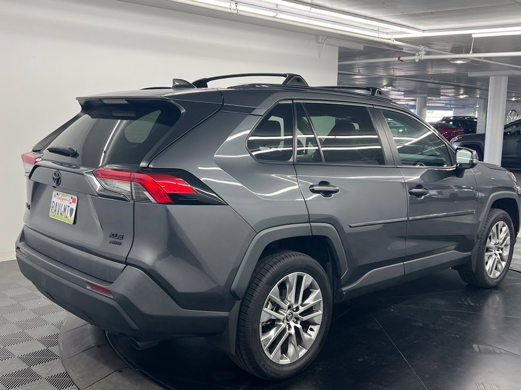 Used 2022 Toyota RAV4 XLE Premium AWD/4WD image 4