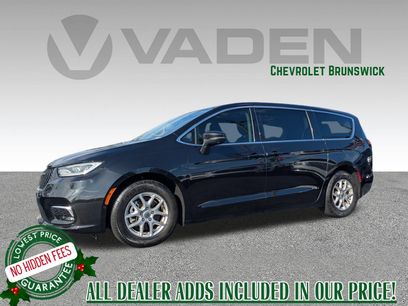 Used 2023 Chrysler Pacifica Touring-L