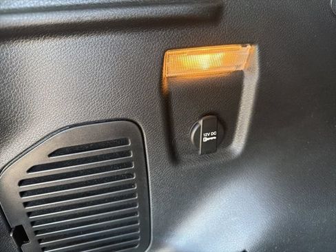 Used 2016 Jeep Renegade Latitude FWD image 10