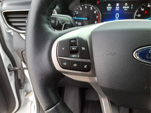 Used 2021 Ford Explorer XLT w/ Equipment Group 202A AWD/4WD image 19