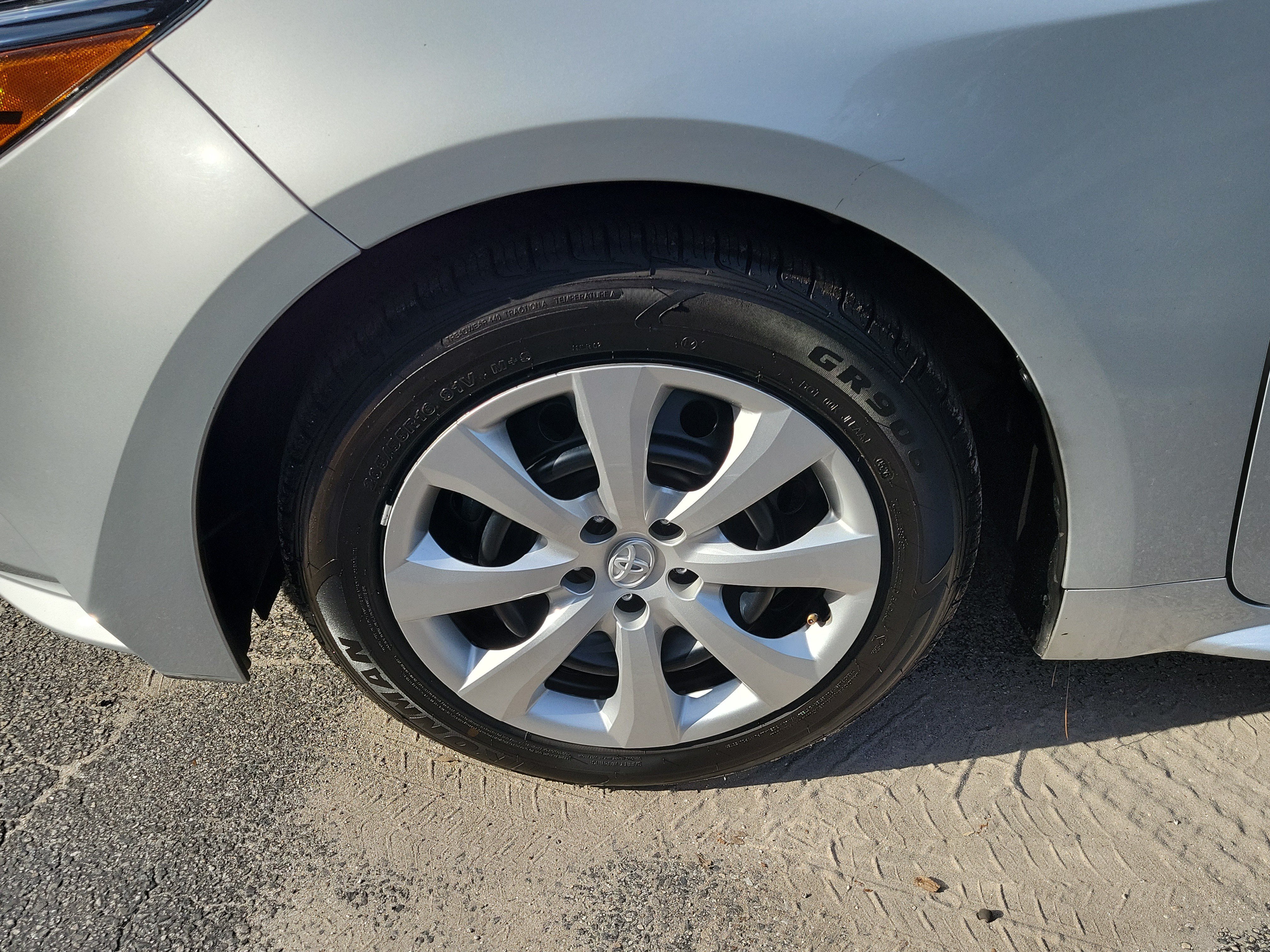Used 2024 Toyota Corolla LE FWD image 4