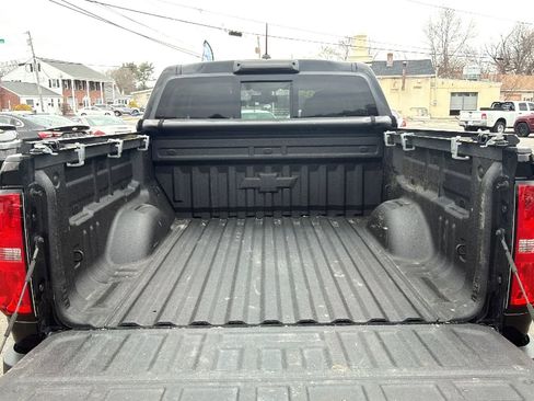 Used 2022 Chevrolet Colorado Z71 w/ Z71 Midnight Edition image 9