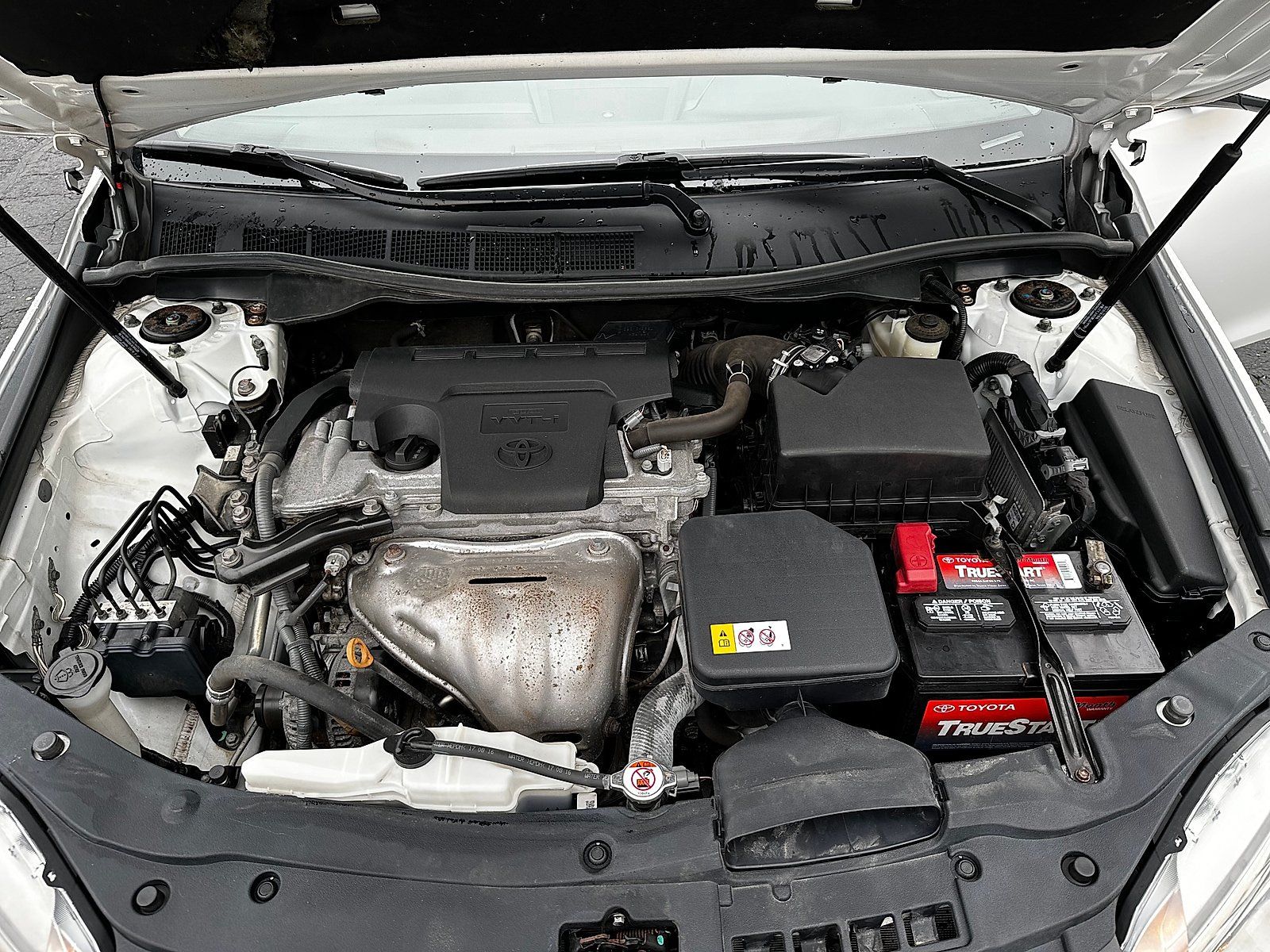 Used 2017 Toyota Camry SE w/ Moonroof Package FWD image 10