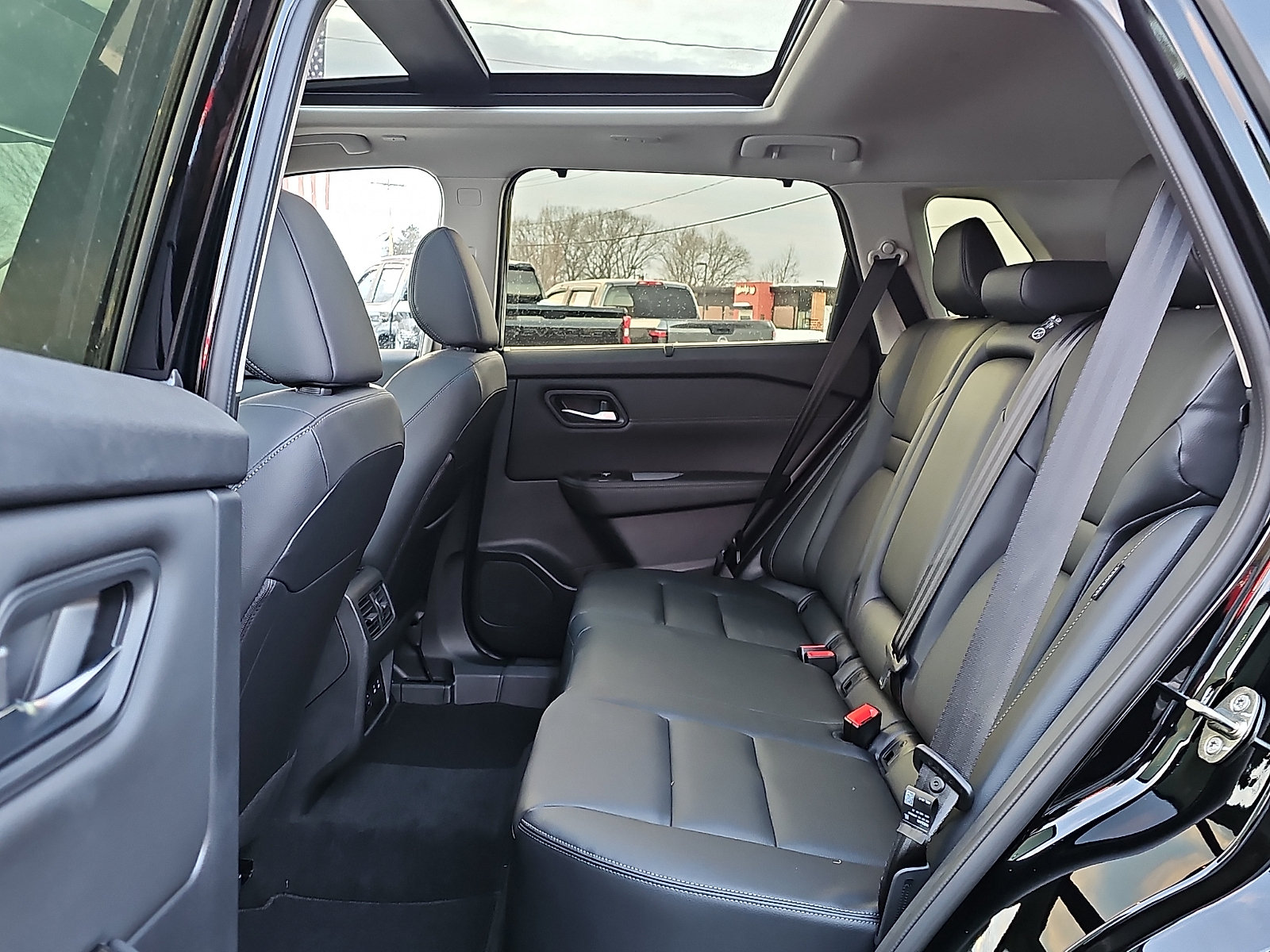 Certified 2025 Nissan Rogue SL w/ Tech Package AWD/4WD image 11