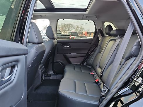 Certified 2025 Nissan Rogue SL w/ Tech Package AWD/4WD image 11