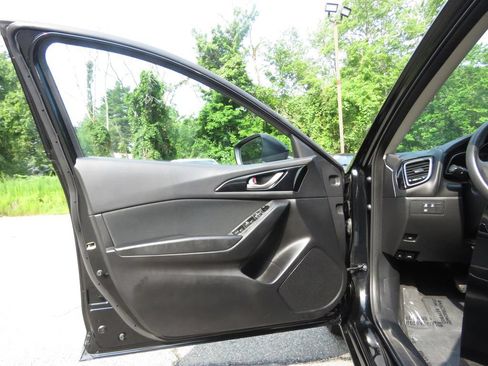 Used 2016 MAZDA MAZDA3 i Sport w/ Preferred Equipment Package FWD image 9