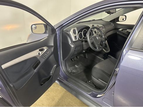 Used 2009 Pontiac Vibe w/ Preferred Package image 2