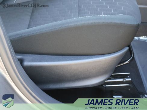 Used 2024 Nissan Kicks SV image 10