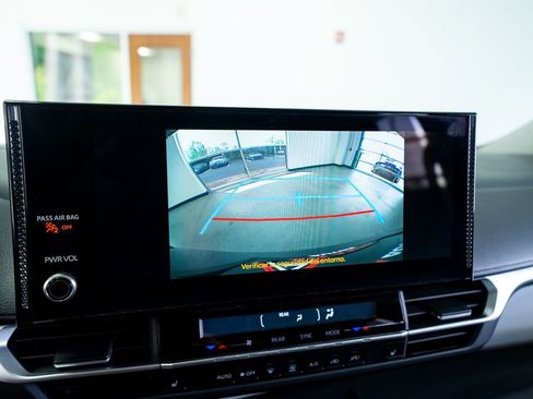 Used 2025 Toyota Sienna XLE image 36