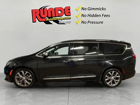 Used 2020 Chrysler Pacifica Limited w/ Tire & Wheel Group image 2