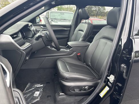 New 2025 Jeep Grand Cherokee L Limited w/ Black Appearance Package image 20