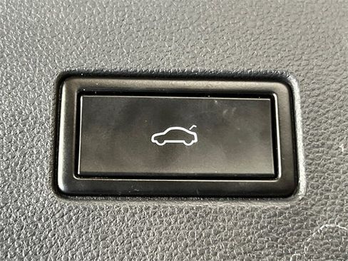 Used 2019 Volkswagen Atlas SE w/ Towing Package image 6