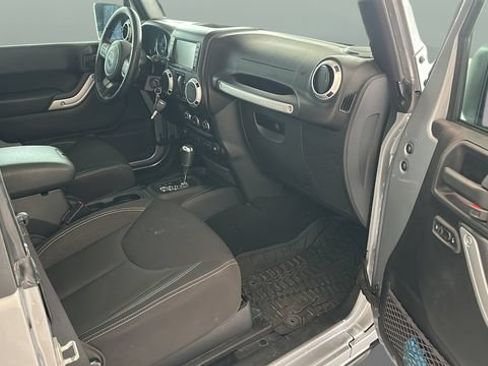 Used 2016 Jeep Wrangler Sahara w/ Dual Top Group AWD/4WD image 15
