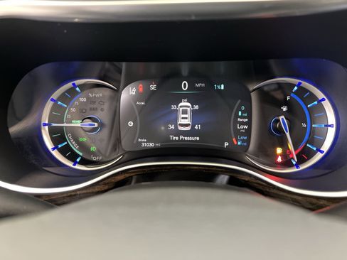 Used 2023 Chrysler Pacifica Limited FWD image 15