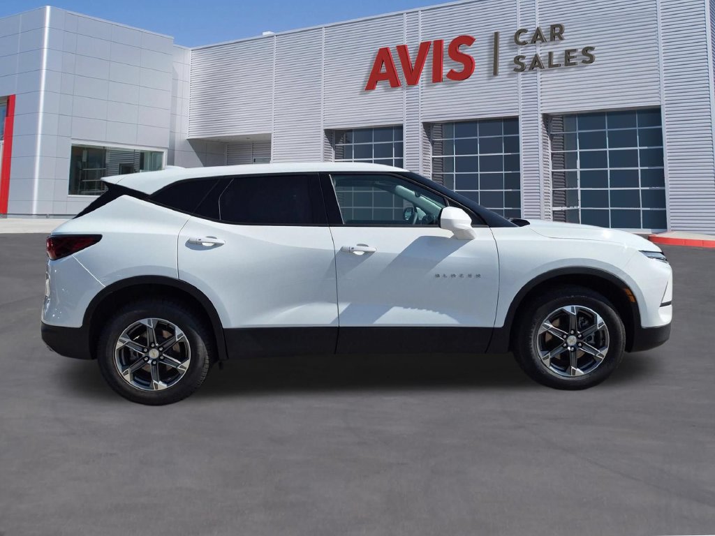 Used 2025 Chevrolet Blazer LT FWD image 5