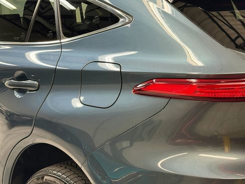 Used 2023 Toyota Venza XLE image 12