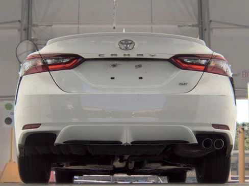 Used 2022 Toyota Camry SE FWD image 4