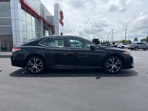 Used 2019 Toyota Camry SE FWD image 8