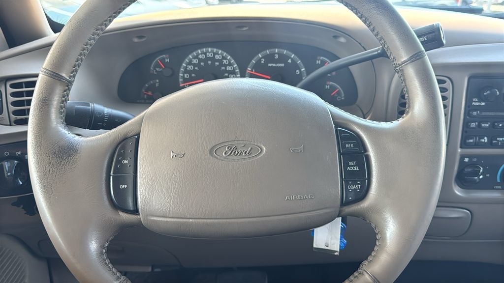 Used 2001 Ford F150 Lariat AWD/4WD image 12