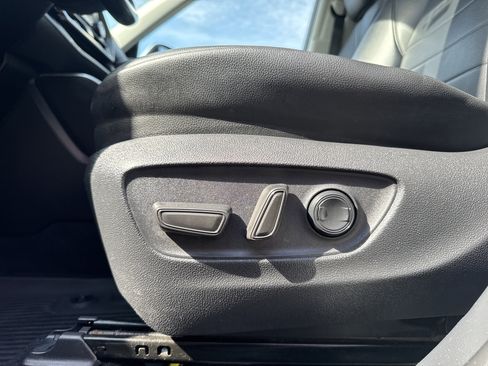 Used 2021 Toyota Highlander XLE image 15