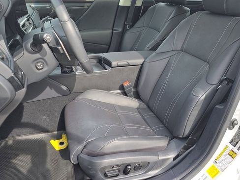 Certified 2024 Lexus ES 300h w/ Accessory Package (Z1) image 8